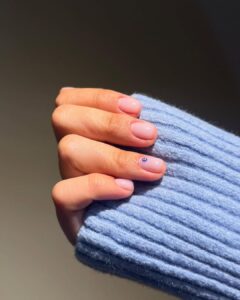 minimal nail art at SMUK London